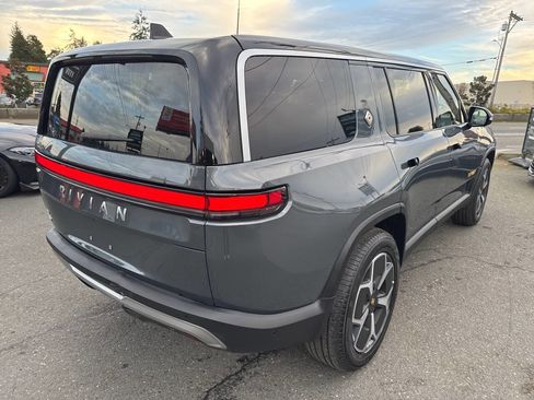 Used 2023 Rivian R1S Adventure image 11