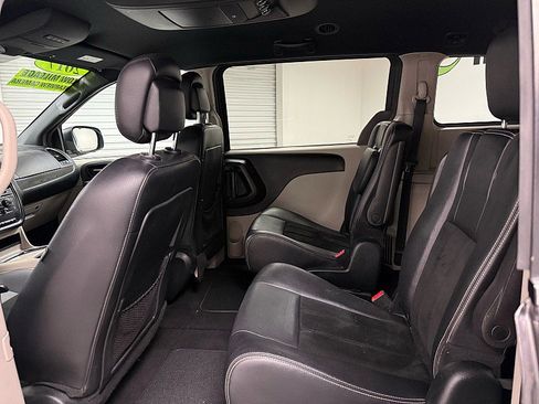 Used 2017 Dodge Grand Caravan SXT w/ Rear Park Assist Package image 11