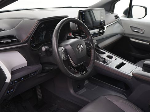 Used 2023 Toyota Sienna XSE FWD image 25