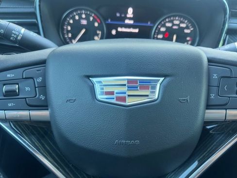 Used 2022 Cadillac XT6 Premium Luxury w/ Technology Package image 8