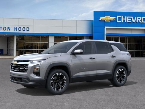 New 2026 Chevrolet Equinox LT w/ Convenience Package II FWD image 2