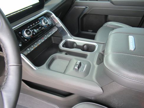 Used 2025 GMC Sierra 2500 Denali w/ Denali Reserve Package AWD/4WD image 18