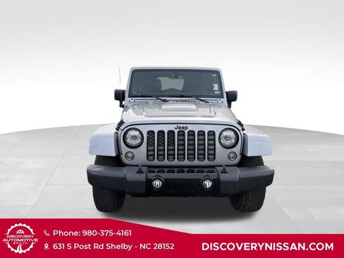 Used 2017 Jeep Wrangler Unlimited Sahara AWD/4WD image 2