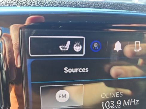 Used 2024 Chrysler Pacifica Touring-L image 21