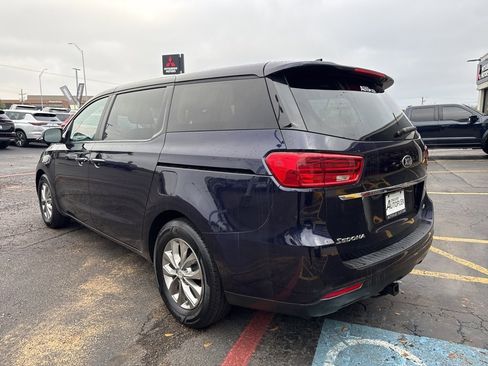 Used 2021 Kia Sedona LX image 9