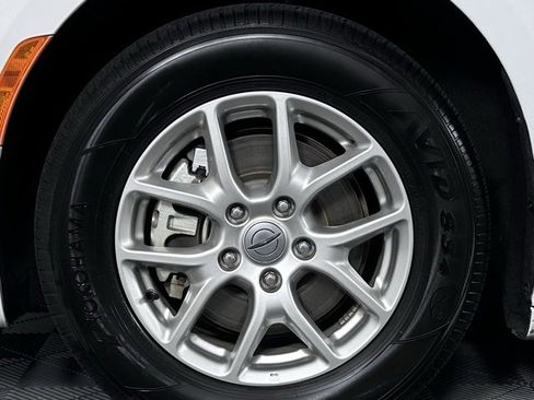 Used 2025 Chrysler Pacifica Select image 13