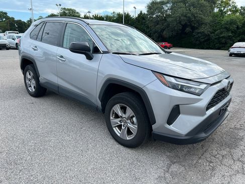 Used 2025 Toyota RAV4 LE AWD/4WD image 3