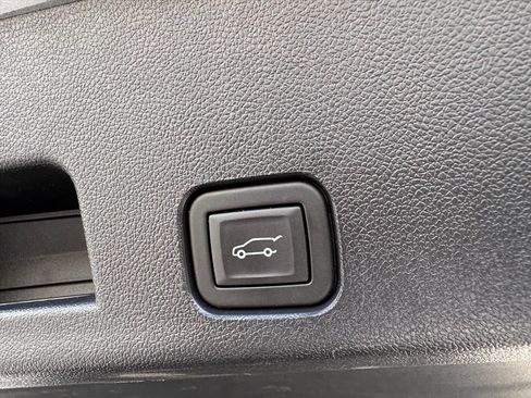 Used 2024 Chevrolet Traverse LT FWD image 10