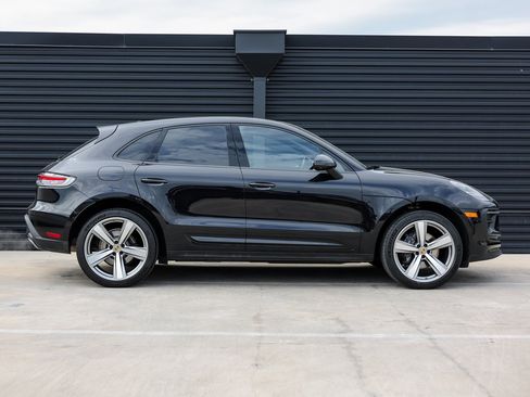 Used 2024 Porsche Macan image 8