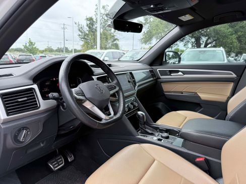 Used 2022 Volkswagen Atlas Cross Sport SEL R-Line AWD/4WD image 10