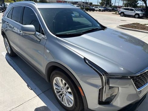 Used 2024 Cadillac XT4 Luxury w/ Cold Weather Package FWD image 2