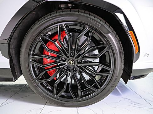 Used 2025 Lamborghini Urus SE AWD/4WD image 48