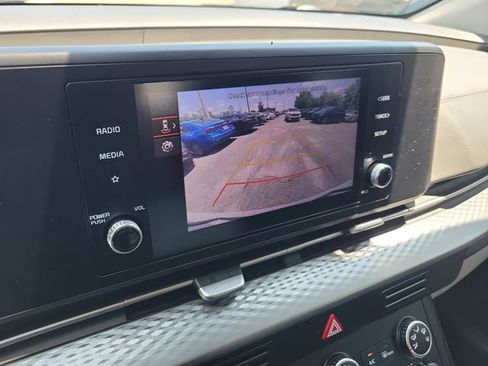 Used 2024 Kia Carnival LX FWD image 28