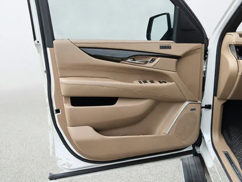Used 2020 Cadillac Escalade ESV Platinum RWD image 17