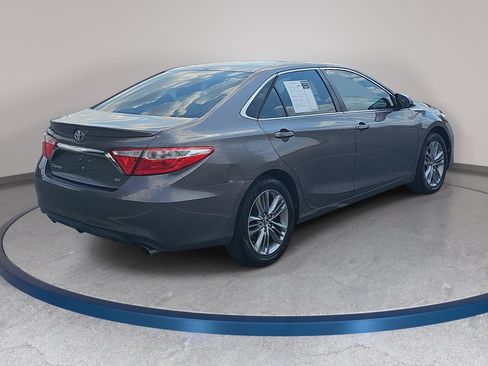 Used 2015 Toyota Camry SE FWD image 5