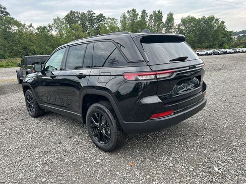 New 2025 Jeep Grand Cherokee Altitude image 3