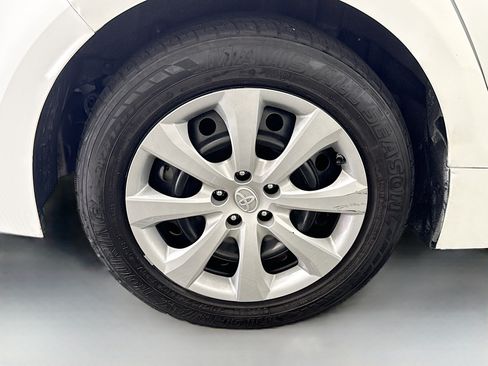 Used 2021 Toyota Corolla LE FWD image 32