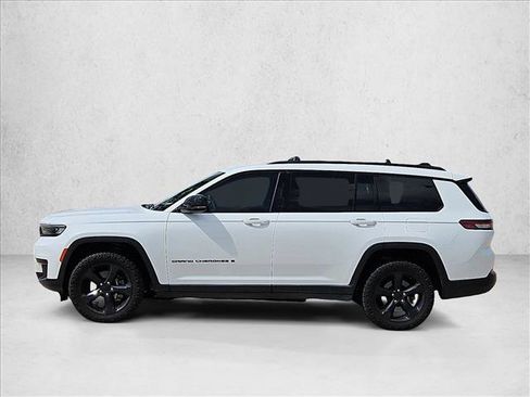 Used 2023 Jeep Grand Cherokee L Laredo RWD image 8