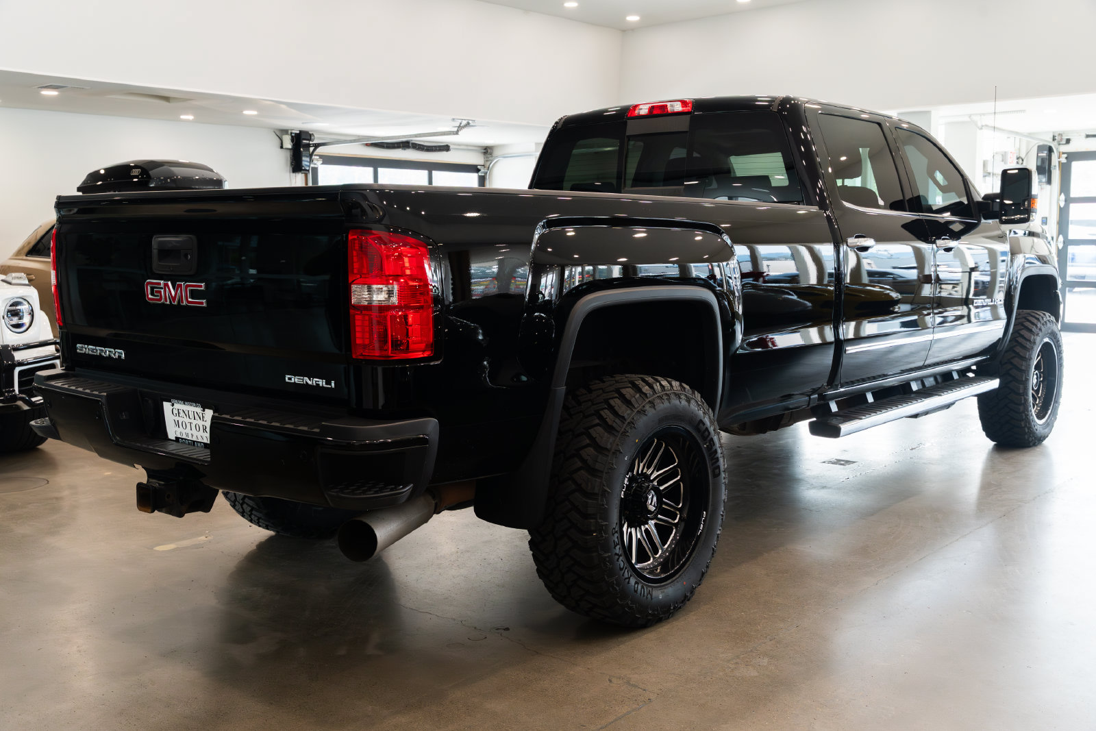 Used 2018 GMC Sierra 3500 Denali w/ Duramax Plus Package AWD/4WD image 4