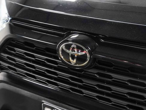 Used 2022 Toyota RAV4 XLE w/ Convenience Package FWD image 8