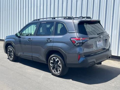 Used 2025 Subaru Forester Premium AWD/4WD image 4