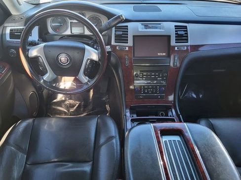 Used 2013 Cadillac Escalade Premium image 15