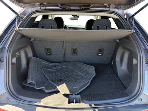 Used 2023 Chevrolet Bolt EUV LT w/ Comfort Package FWD image 17