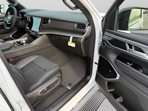 New 2026 Jeep Grand Wagoneer Limited AWD/4WD image 16