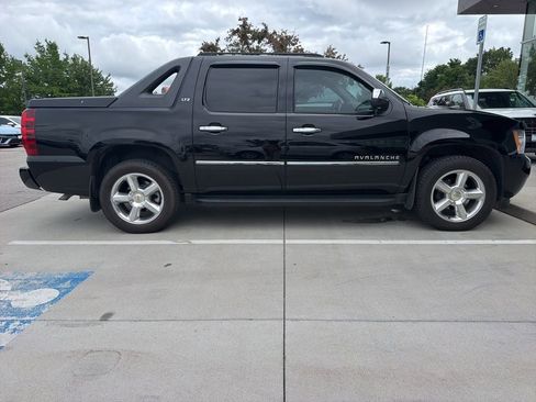 Used 2010 Chevrolet Avalanche LTZ AWD/4WD image 6