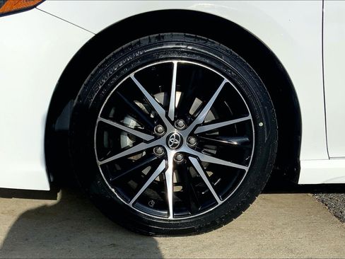 Used 2022 Toyota Camry SE FWD image 11