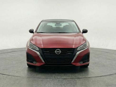 Used 2025 Nissan Altima 2.5 SV image 2