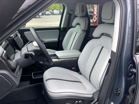 Used 2025 Rivian R1S Adventure AWD/4WD image 7