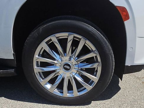 Used 2021 Cadillac Escalade ESV Premium Luxury w/ Performance Package RWD image 5