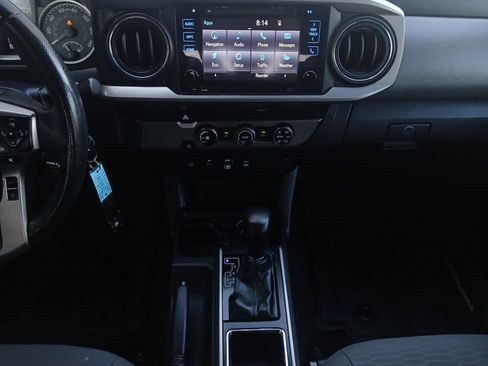 Used 2018 Toyota Tacoma SR5 RWD image 3