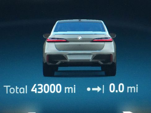 Certified 2023 BMW 740i image 22