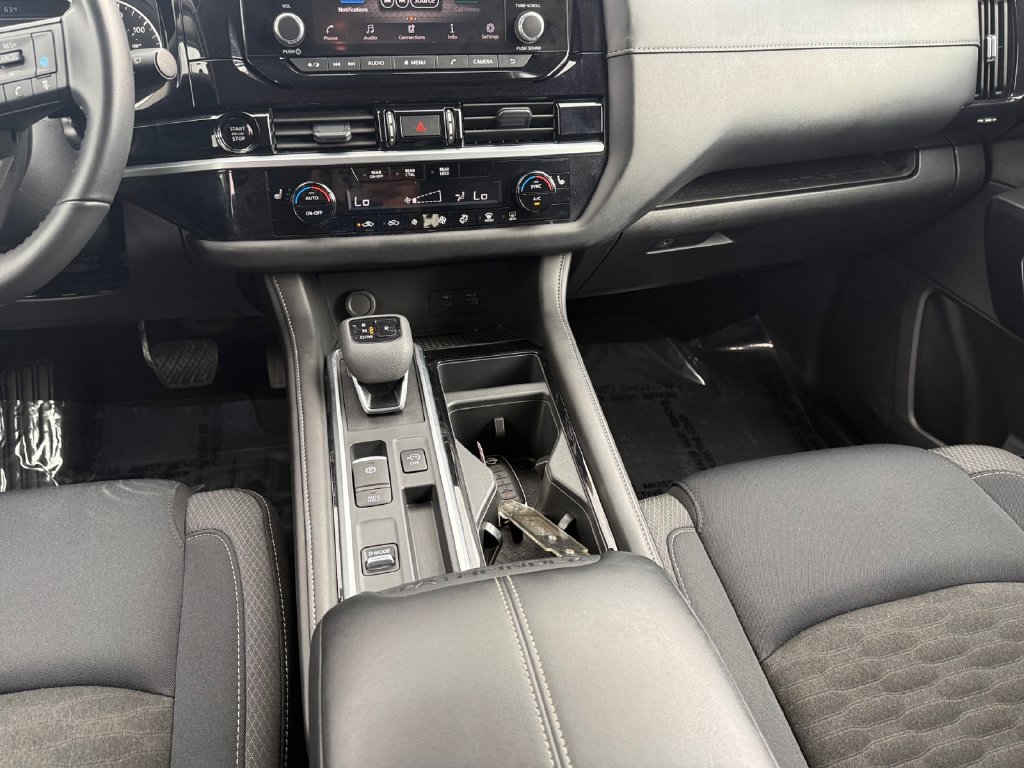 Used 2025 Nissan Pathfinder SV FWD image 11