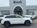 Used 2019 Jeep Grand Cherokee Laredo w/ 18" Wheel & 8.4" Radio Group image 3