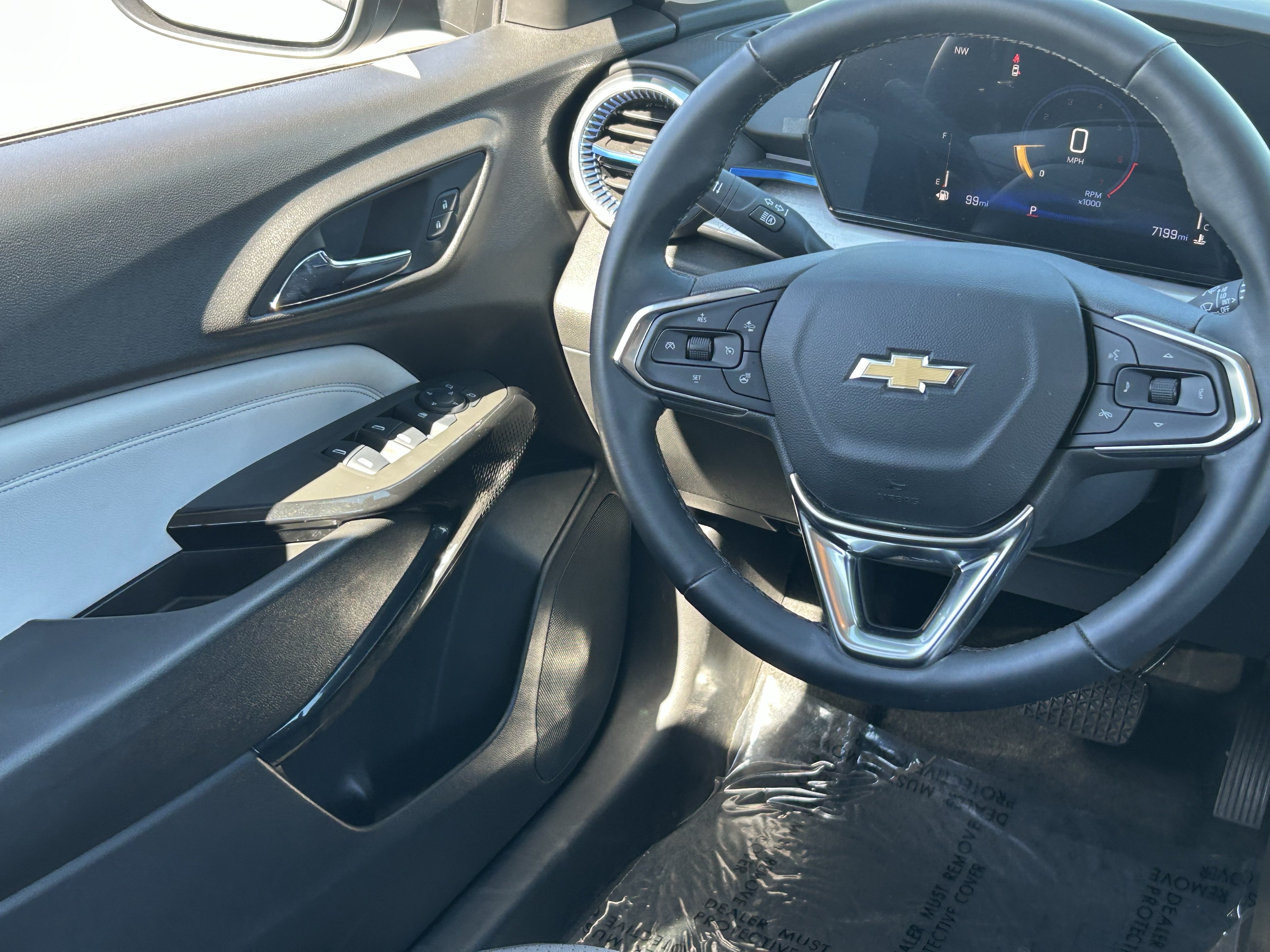 Used 2025 Chevrolet Trax LT w/ Driver Confidence Package FWD image 16