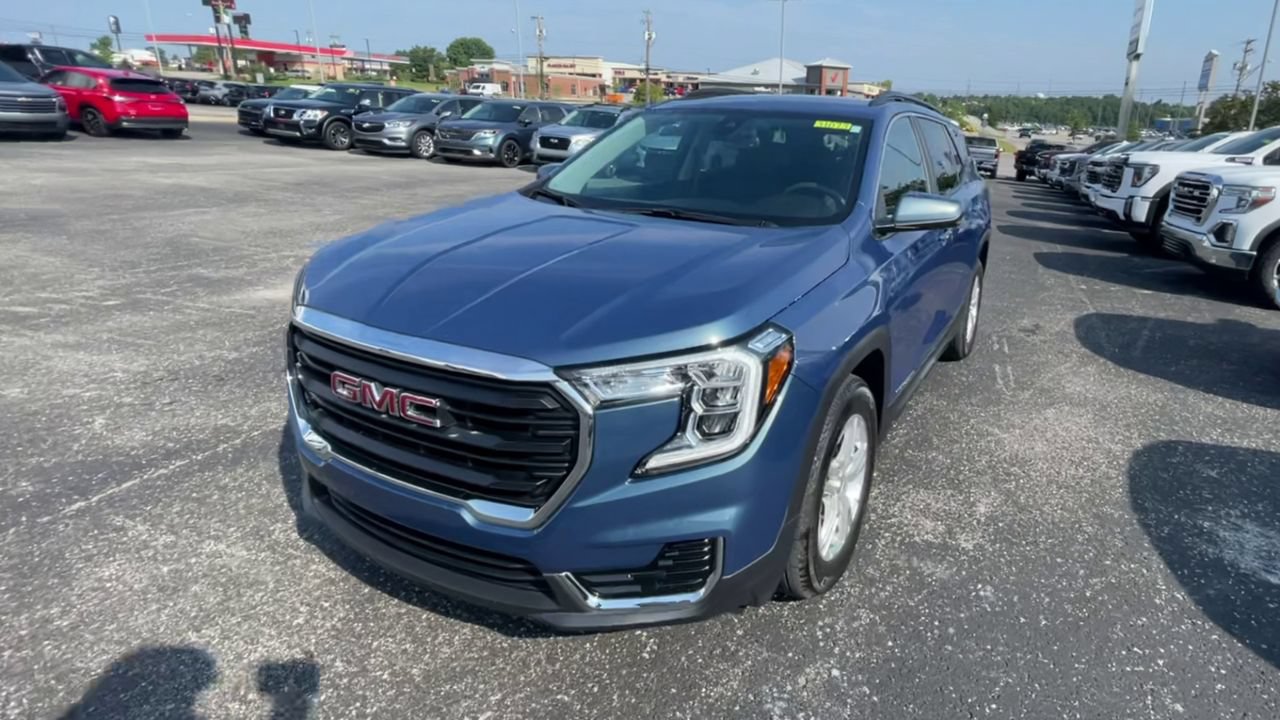 Certified 2024 GMC Terrain SLE w/ Driver Convenience Package FWD image 4