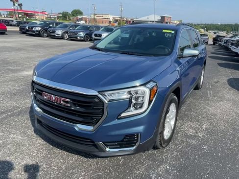 Used 2024 GMC Terrain SLE w/ Driver Convenience Package FWD image 4