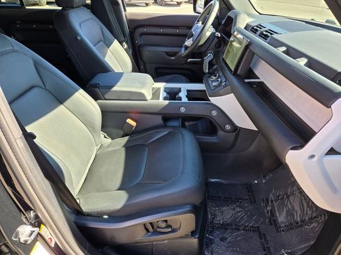 Used 2025 Land Rover Defender 110 S image 20
