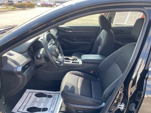 Used 2025 Nissan Altima 2.5 SV image 15