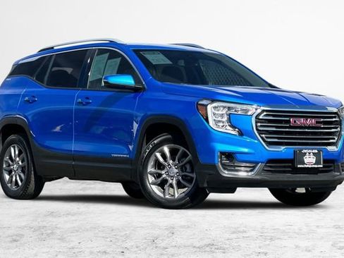 Used 2024 GMC Terrain SLT image 2