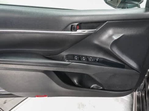 Certified 2020 Toyota Camry SE image 22