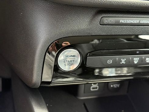 New 2025 Ford Escape SE image 15