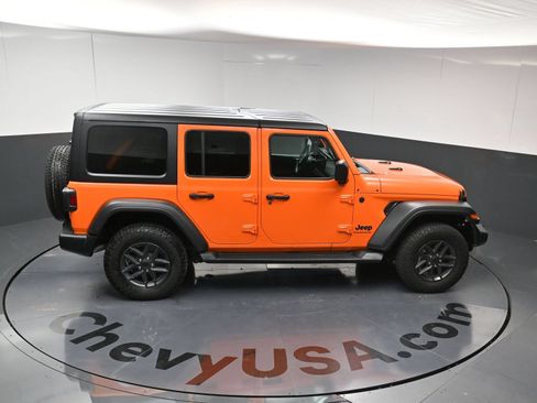 Used 2025 Jeep Wrangler Unlimited Sport AWD/4WD image 24
