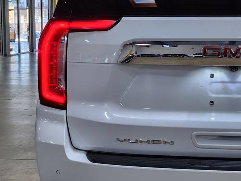 Used 2023 GMC Yukon XL SLT AWD/4WD image 20