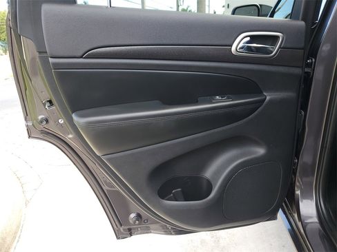 Used 2017 Jeep Grand Cherokee Altitude image 18