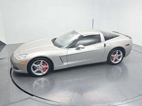 Used 2005 Chevrolet Corvette Coupe w/ Preferred Equipment Group RWD image 42