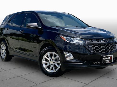 Used 2019 Chevrolet Equinox LS w/ LS Convenience Package FWD image 3